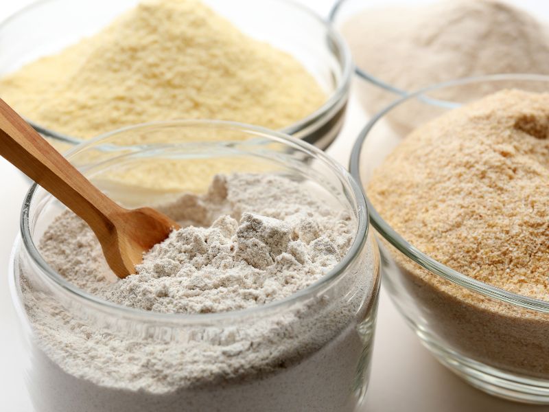 Flours in 4 glass bowls