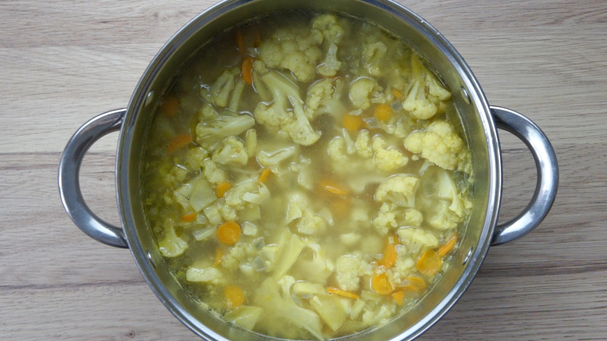 Cauliflower florets in broth.