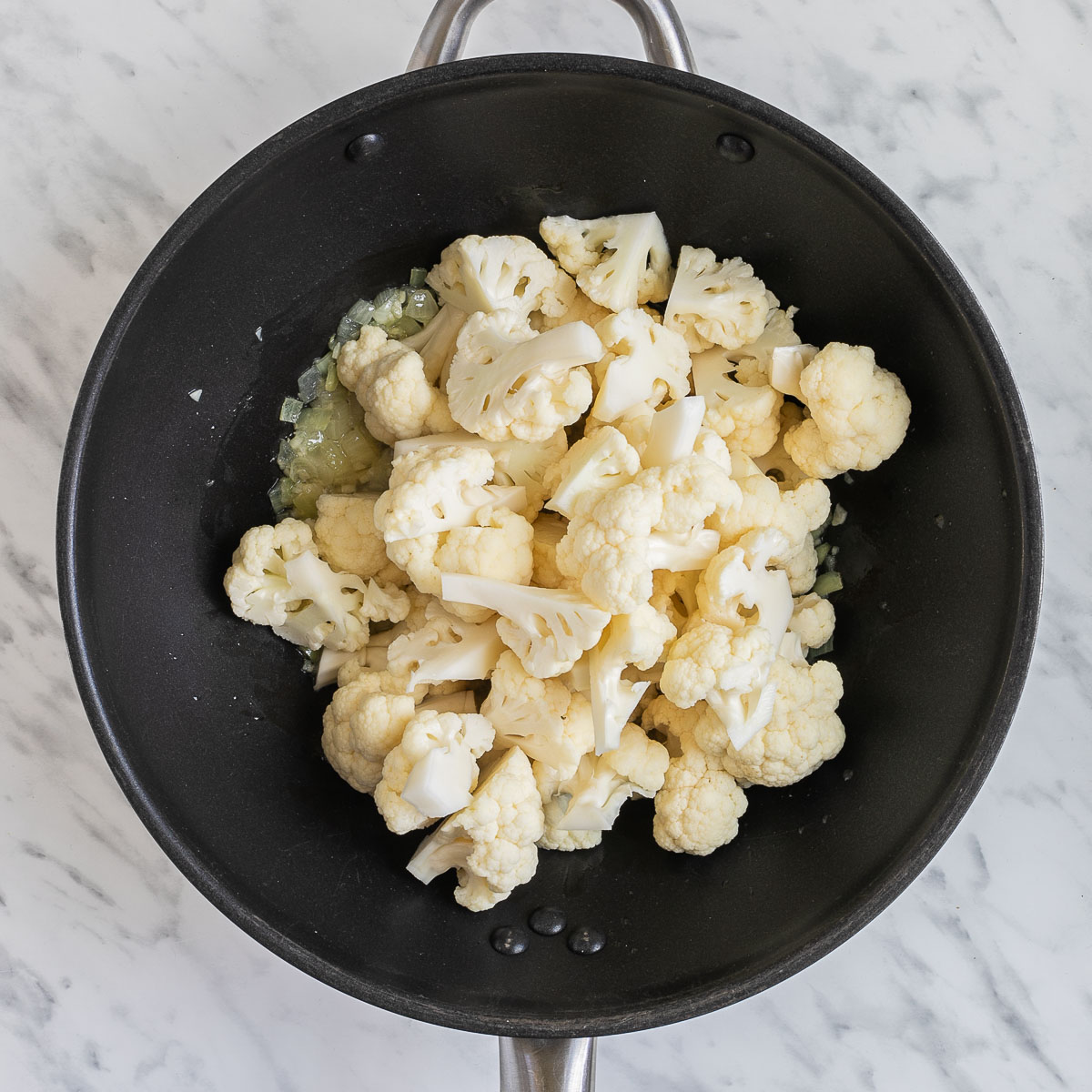 Wok with cauliflower florets
