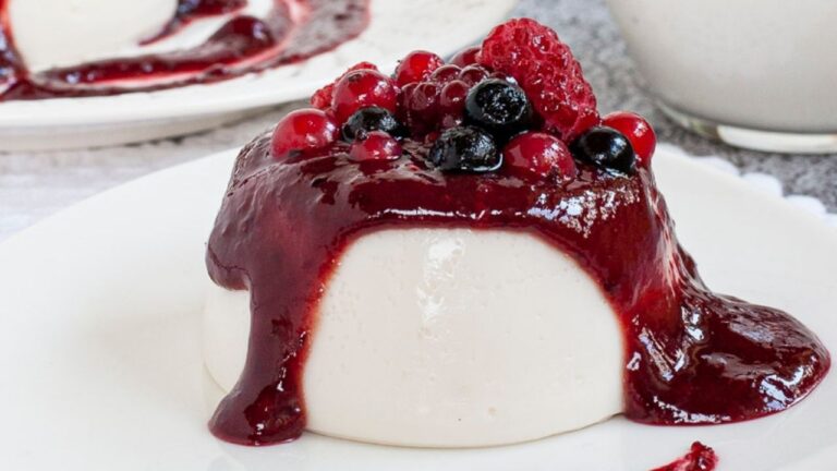 15 Desserts Which Don’t Need Fancy Frosting