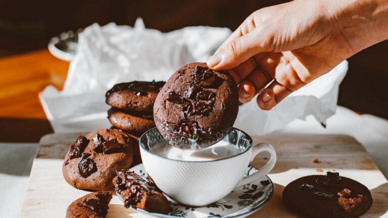 I Live Rent-Free in My 71-Year-Old Father’s House. Now I’m Calling Myself a ‘Doormat’ Because He Ate My Cookies.
