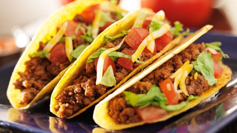 Waitress Confronted Me Face to Face Over an $80 Taco Bill, Forcing Me to Pay More Tip After Serving Cold Food