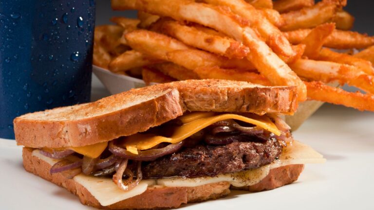 15 Classic American Diner Dishes That Never Lose Their Charm