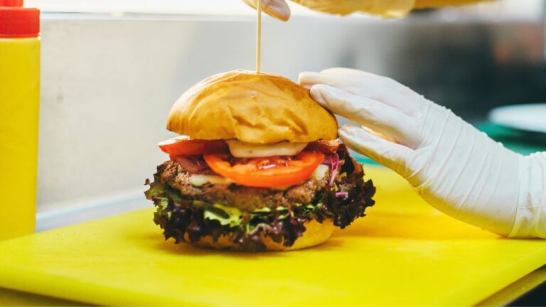 12 Fast Food Burgers That Outshine Any Upscale Restaurant Meal