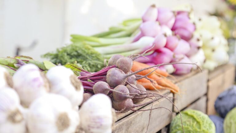 13 Savvy Organic Grocery Hacks to Eat Clean on a Tight Budget
