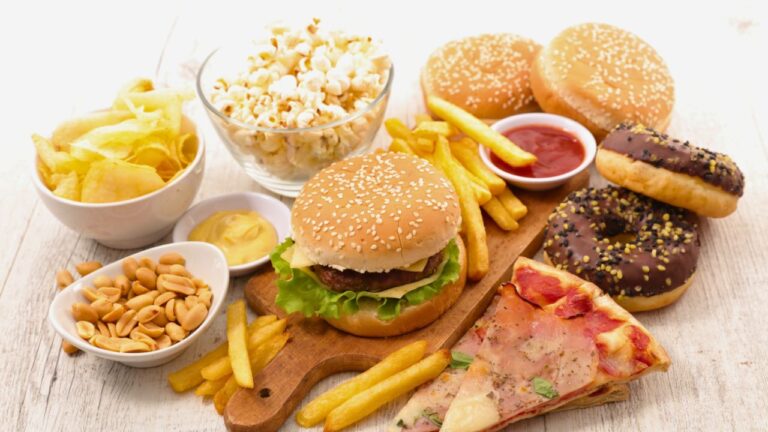 13 Surprising Mind Games That Make Junk Food Impossible to Resist