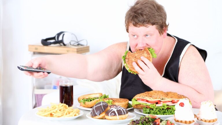 14 Everyday Eating Habits Quietly Wrecking Your Health