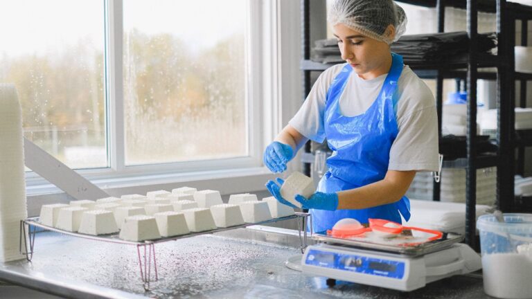 14 Smart Food Safety Habits Chefs Swear By for a Cleaner, Safer Kitchen