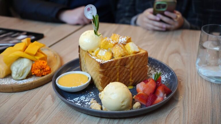 Delicious dessert of toast, mangoes, and ice cream.