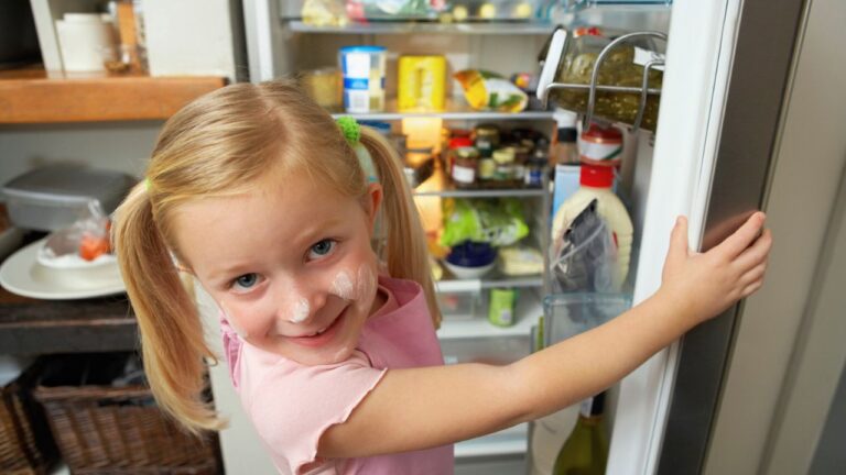 “She Just Helped Herself”: Mom Shocked by 10-Year-Old Guest Who Raided Her Cupboards