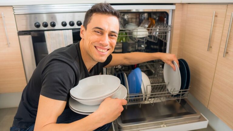 Husband’s ‘Ridiculous’ Kitchen Habit Forces Wife to Redo His Chores Every Night
