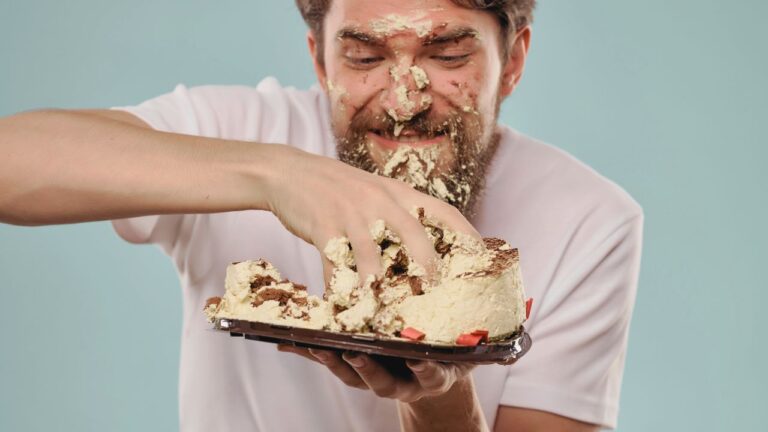 “She Offered It Out of Politeness”: Man Blasted for Accepting Cake the Baker Wanted to Keep