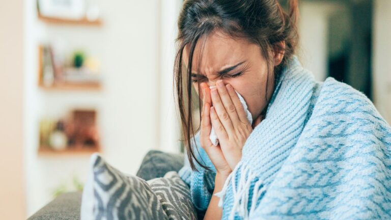 Host Blames A ‘Cold’ For Cancelling Dinner Party While Guests Were Putting On Their Coats