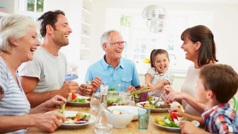 12 Delicious Reasons to Start a Weekly Family Meal Tradition