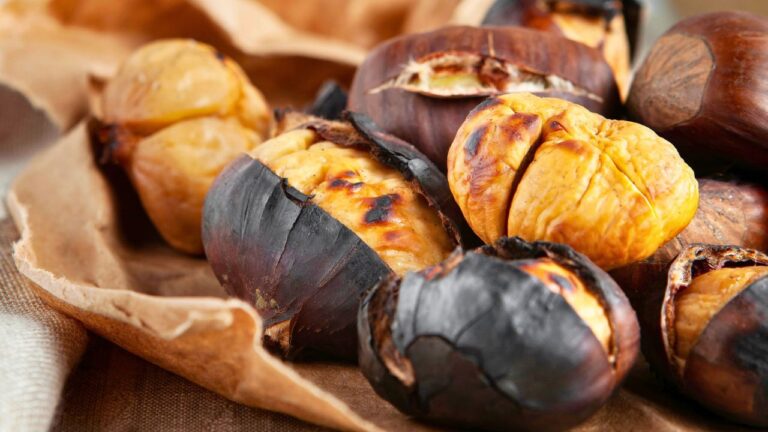 14 Cozy Winter Foods That Taste Better When You Eat With Your Hands