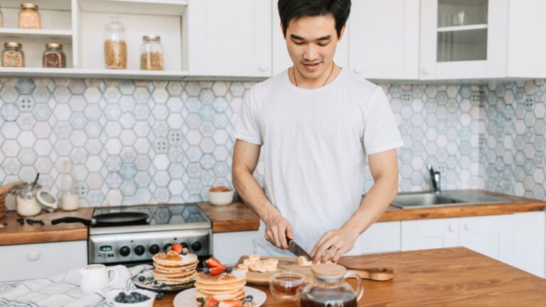 Pregnant Wife Kept Stealing My Vegan Portions, So I Added Her Food Allergens to My Private Meals