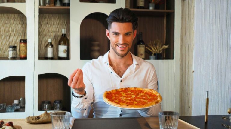 She Served Beef Wellington. He Ordered a Pizza to the Table. The Internet is Furious.