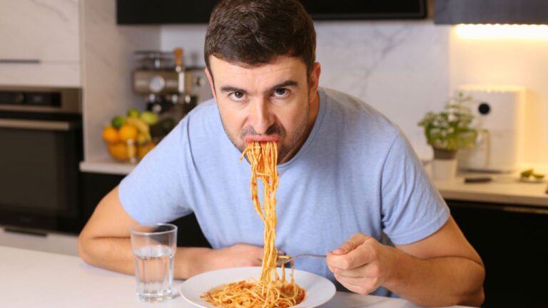 I Lost 30 Pounds, But My Wife Keeps Cooking Huge Meals And Gets Upset When I Won’t Eat Seconds