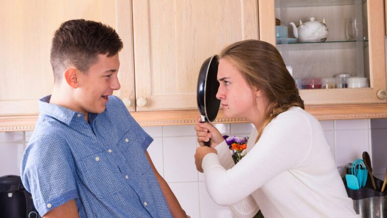 Dinner for 4 Became a Party of 10: Wife Fumes After Husband Invites Everyone
