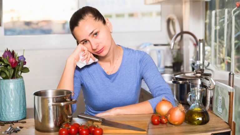 She Cooked a Full Roast. Her Family Finished Eating Before She Even Sat Down.