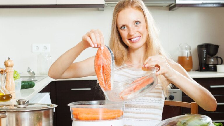 She Ignored the Dietary RSVP. She Demanded a Custom, Unseasoned Meal Right as I Was Plating Dinner.