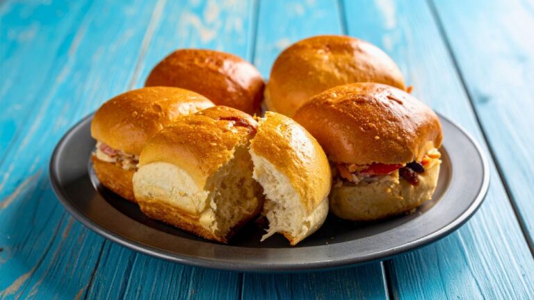 10 Iconic Hawaiian Dishes Every Food Lover Should Try in the Aloha State