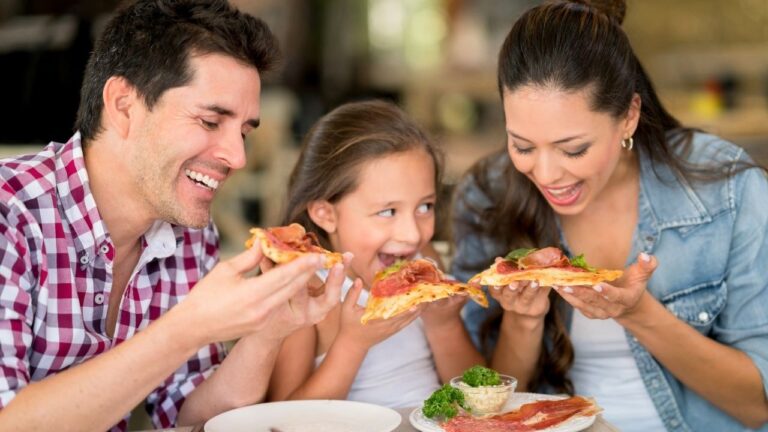 12 American Dining Habits That Shock People Abroad