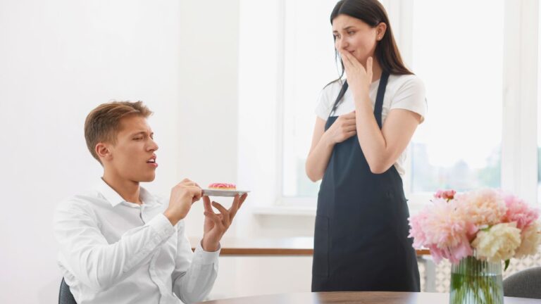 My Father Made A Waitress Quit Her Job In The Middle Of Her Shift, And The Restaurant Still Gave Him A Free Meal