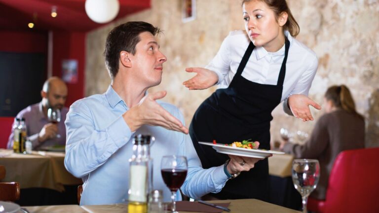 Boyfriend Put $15 on the Table to ‘Motivate’ the Waitress. He Removed a Dollar Every Time She Made a Mistake.