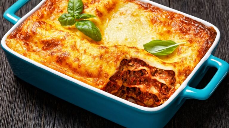 Aunt Happily Ate My Lasagna Until I Revealed It Was Allergy-Safe. I Kicked Her Out Over a 30-Minute Tantrum.