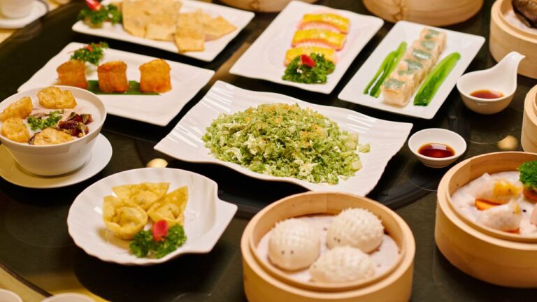 12 Sneaky Ways Plate Shape Pushes You to Eat More and Easy Fixes for Better Portions