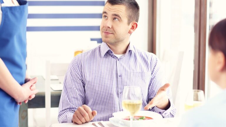 My Waitress Forged a 30% Tip on My Credit Card. Now I’m Calling the Police.