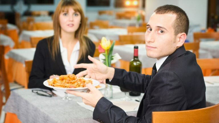 A Restaurant Made Us Wait Two Hours For Food, Then Insulted Us When We Refused To Pay