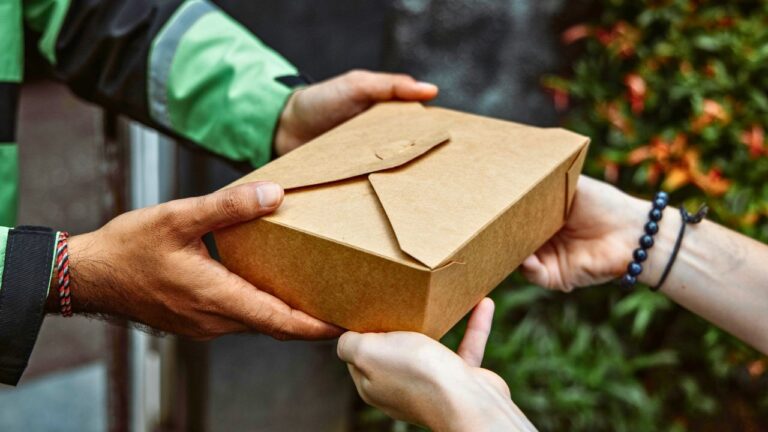 My Delivery Driver Had a 55% Satisfaction Rating. I Was So Terrified for My Safety That I Begged Support to Reassign the Order.