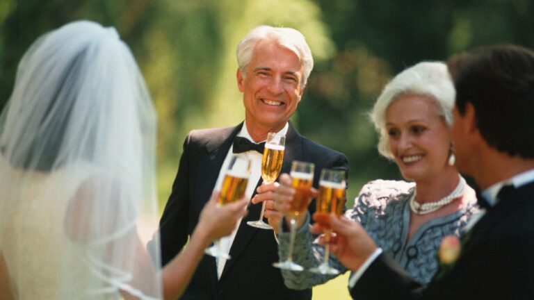 I Rushed My $1,500 Wedding So My Sick Dad Could Attend. My Family Gossiped Because I Didn’t Buy Them Alcohol.