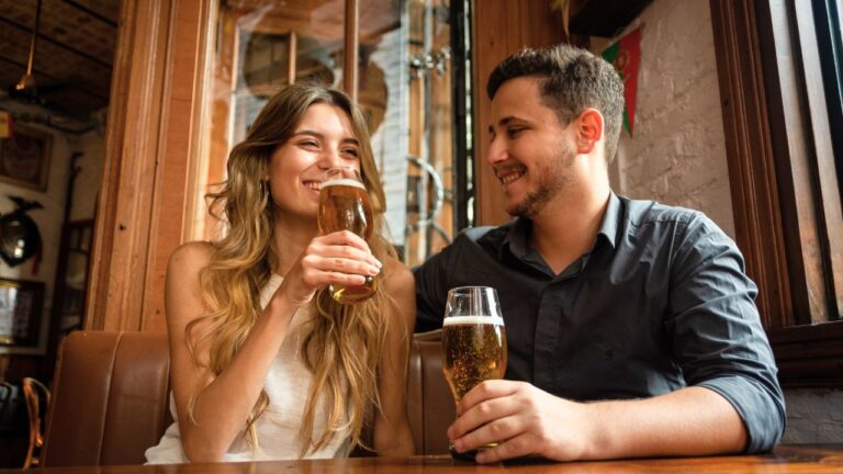 My Date Brought Zero Money and Showed Me Her Ex. I Asked for Separate Checks.
