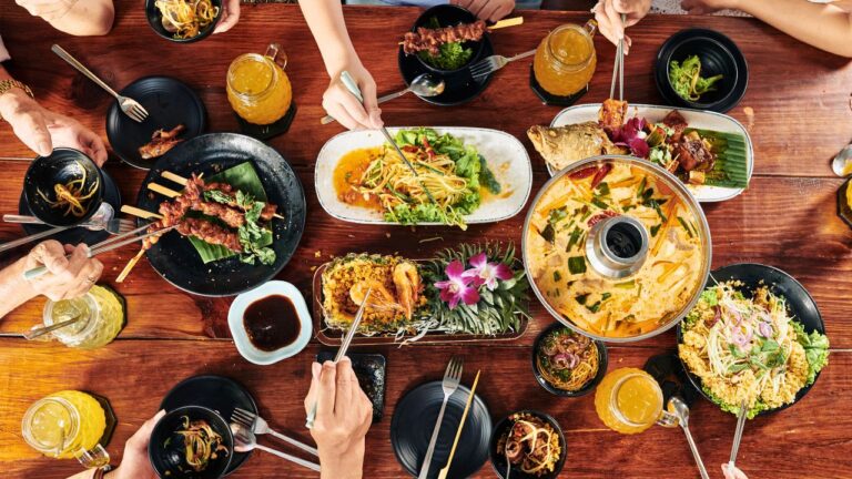 Friends Expected a Young Nurse to Pay Their $90 Dinner Bill for Having a ‘Big Girl Job.’ She Refused. They Called Her Selfish.