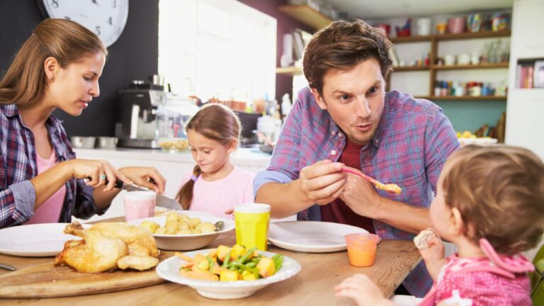 Starving Breastfeeding Mom Had to Hide Food Wrappers in Her Pockets at Her In-Laws. They Refused to Offer Her Any Lunch.