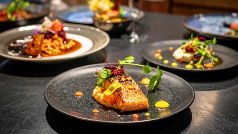 I Told My Date I Cannot Eat Salmon But She Served It Anyway And Demanded An Apology