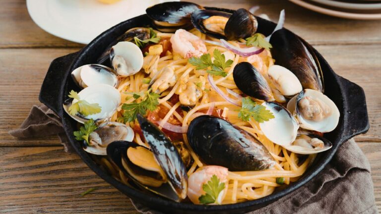 I Caught the Waitress Serving My Allergic Daughter Hidden Oysters. I Felt Relieved When She Was Fired Instantly.