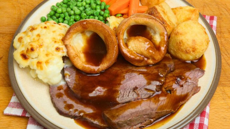 The Sunday Roast Dine-and-Dash: I Cooked a Full Pork Feast Just to Eat Cold Potatoes Alone.