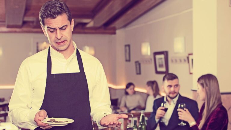 My Husband’s Brilliant $100 Bill Trick Left Our Greedy Waiter With Absolutely Nothing