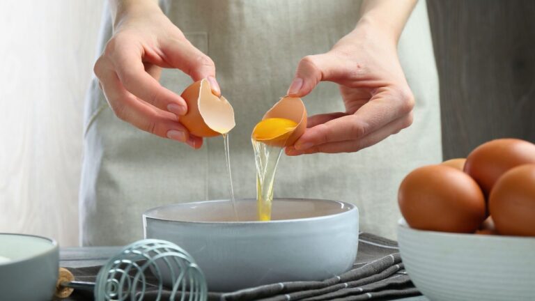 I Used to Bake Egg-Free Treats for My Allergic Brother, but After He Insulted Our Parents, My Mom Wants Me to Stop.