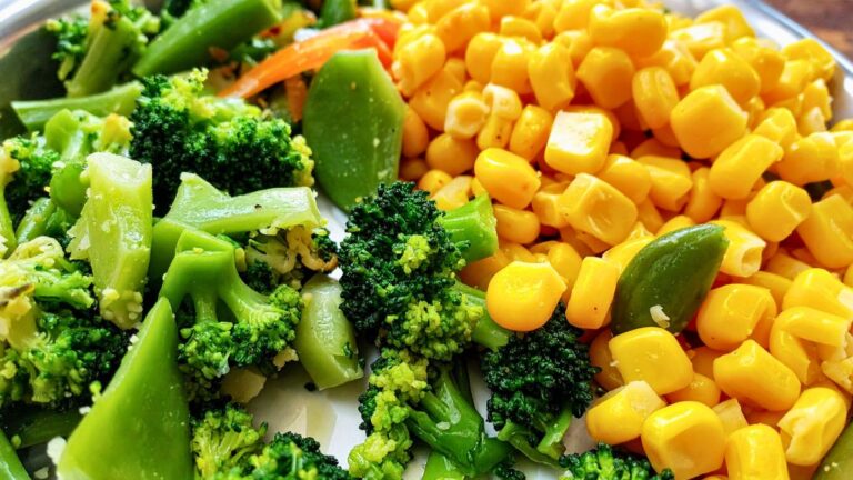 Wedding Meal Was Just Broccoli and Corn, so I Ordered Pizza to Take With My Meds. The Bride Claims I Made Her Look Cheap.