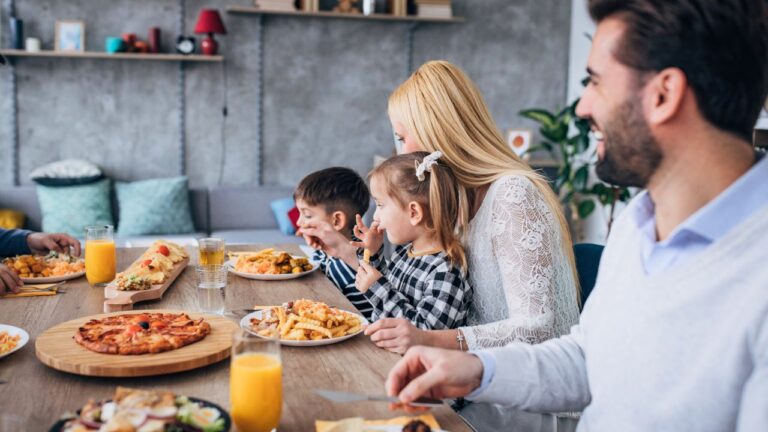 My Boyfriend’s Kids Stopped Eating Their Mom’s Canned Food Because of My Cooking. Now His Ex is Demanding I Pay for Her Takeout.