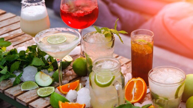 Restaurant Overcharged Me $40 After a 2-for-1 Special. Waiter Claimed the Bartender ‘Poured Doubles,’ So I Left No Tip.
