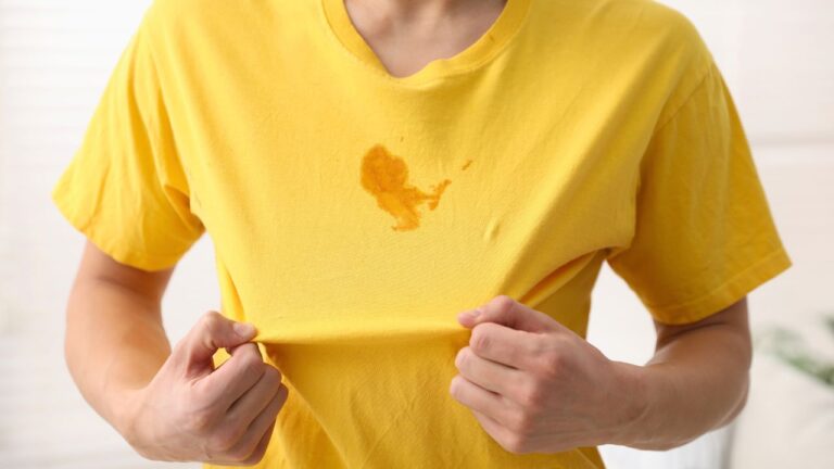 A Waitress Ruined My $100 Sweatshirt With Bleach. The Manager Argued, So I Slammed Down the Receipt.