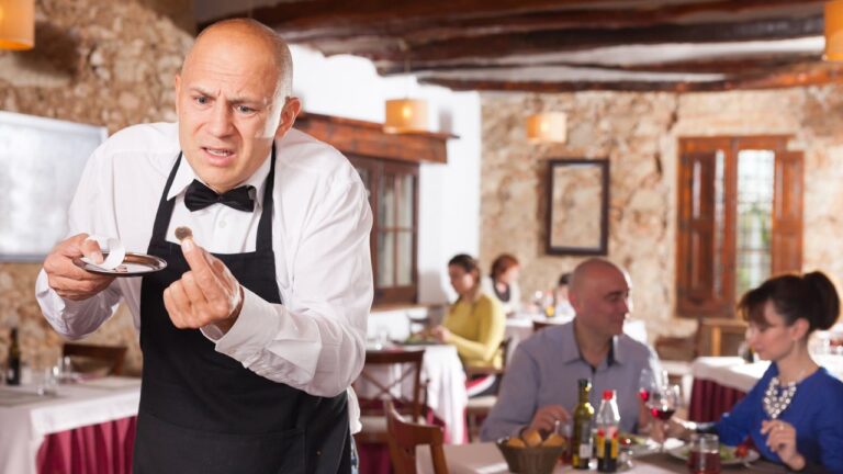I Refuse to Tip at US Restaurants and Get ‘Filthy Looks.’ If Servers Don’t Like the Wage, They Should Find a New Job.