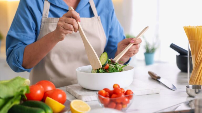 I’ve Had Food Poisoning Three Times From My Friend’s Cooking. When I Told Her, She Just Laughed It Off As Normal.