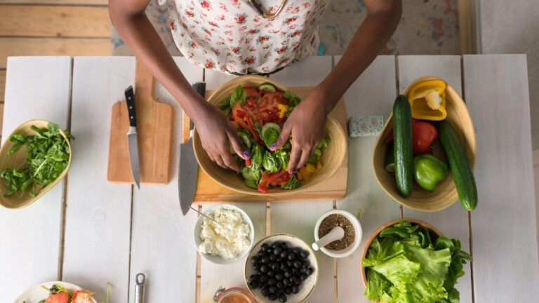 My Traditional Mother Thinks Women on Their ‘Time of the Month’ Shouldn’t Handle Food. So I Forced My Daughter to Hide It From Her.